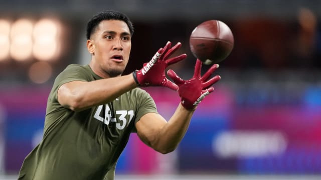 Alabama linebacker Henry To'oTo'o (LB31) participates in drills during the NFL Combine at Lucas Oil Stadium.